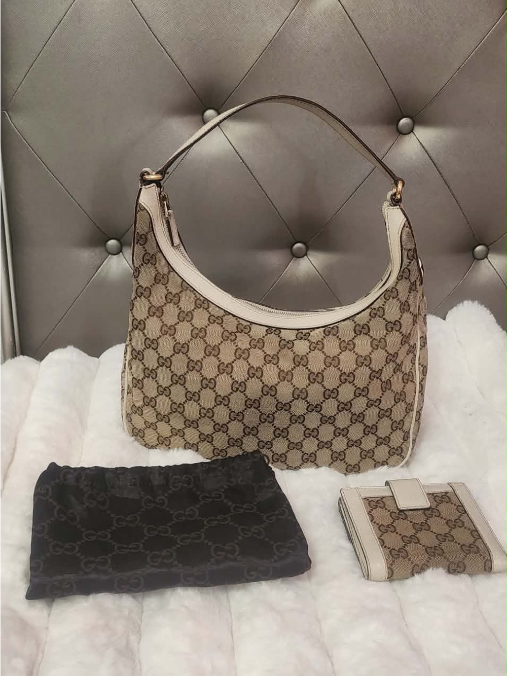 Gucci GG Supreme Canvas 'Charmy' Medium Shoulder Bag with matching wallet